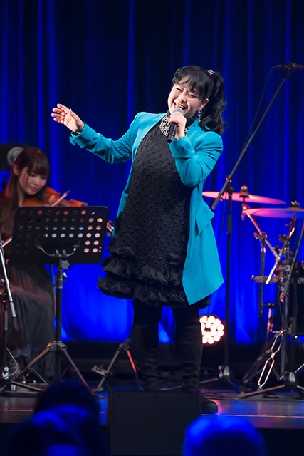横山智佐さん主催の『サクラ大戦』アコースティック音楽会 春うらら 開催！　日替わりゲスト&セットリストで名曲たちを歌う！　伊倉一恵さんと折笠 愛さんが出演した3月30日と伊倉さんと渕崎ゆり子さんが出演した31日の両公演の夜の部をレポート！-15