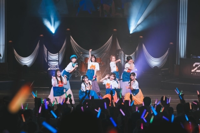 「イロドリミドリ LIVE‘25 第5話 ～ようこそ！ライブ喫茶あけさか～」公式レポートが到着！　新田恵海さん、福原綾香さん、山本彩乃さん、佐倉薫さんらキャスト8名が出演-1
