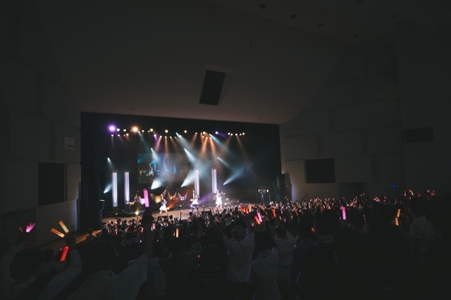 「イロドリミドリ LIVE‘25 第5話 ～ようこそ！ライブ喫茶あけさか～」公式レポートが到着！　新田恵海さん、福原綾香さん、山本彩乃さん、佐倉薫さんらキャスト8名が出演-2