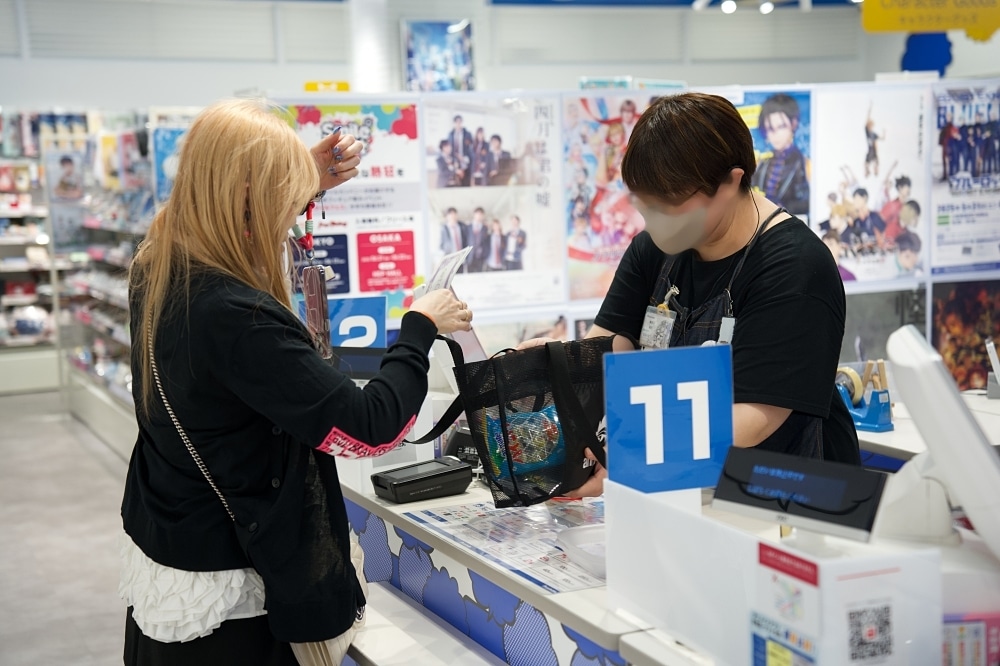 ねこ田米蔵先生とやまねあやの先生が童心にかえる！ 5000円ルールも気にせずお買い物しちゃいました！【店舗貸切！お小遣いアニメイト特別編】-9
